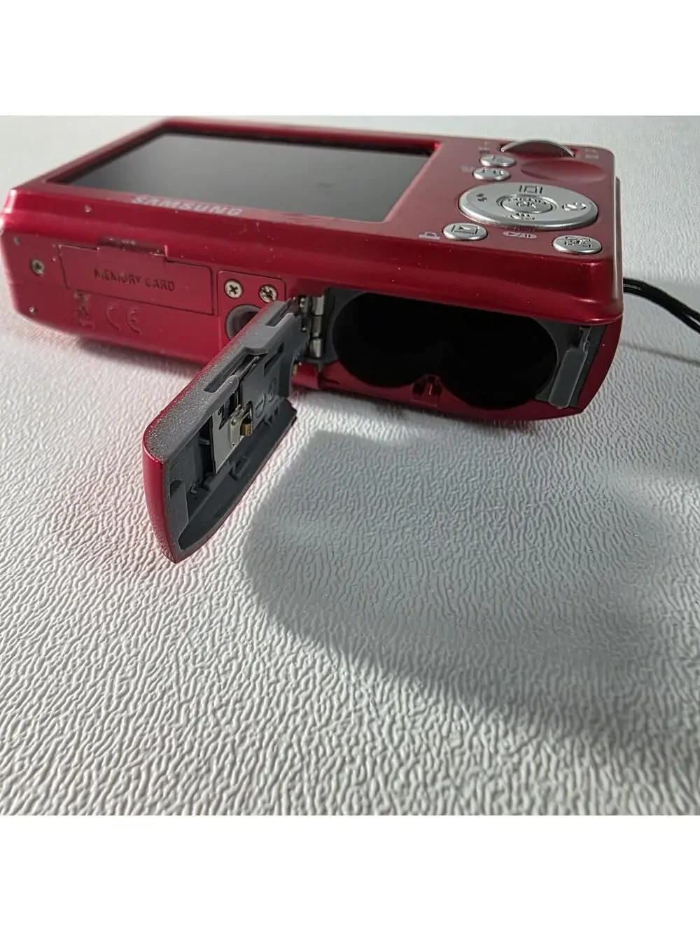 Samsung BL103 10.2MP Digital Camera Red - NO POWER